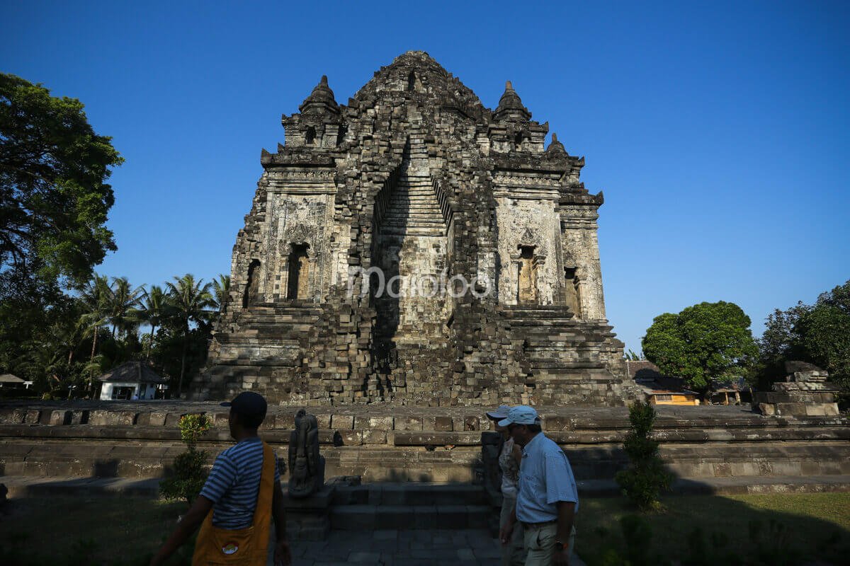 Tourists visiting Kalasan Temple in Sleman, Yogyakarta.