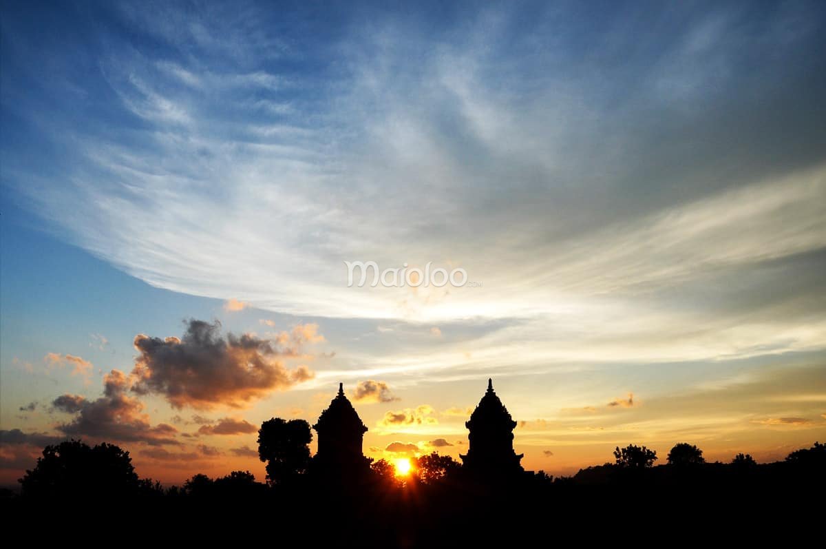 Sunset at Barong Temple with silhouetted temple structures.