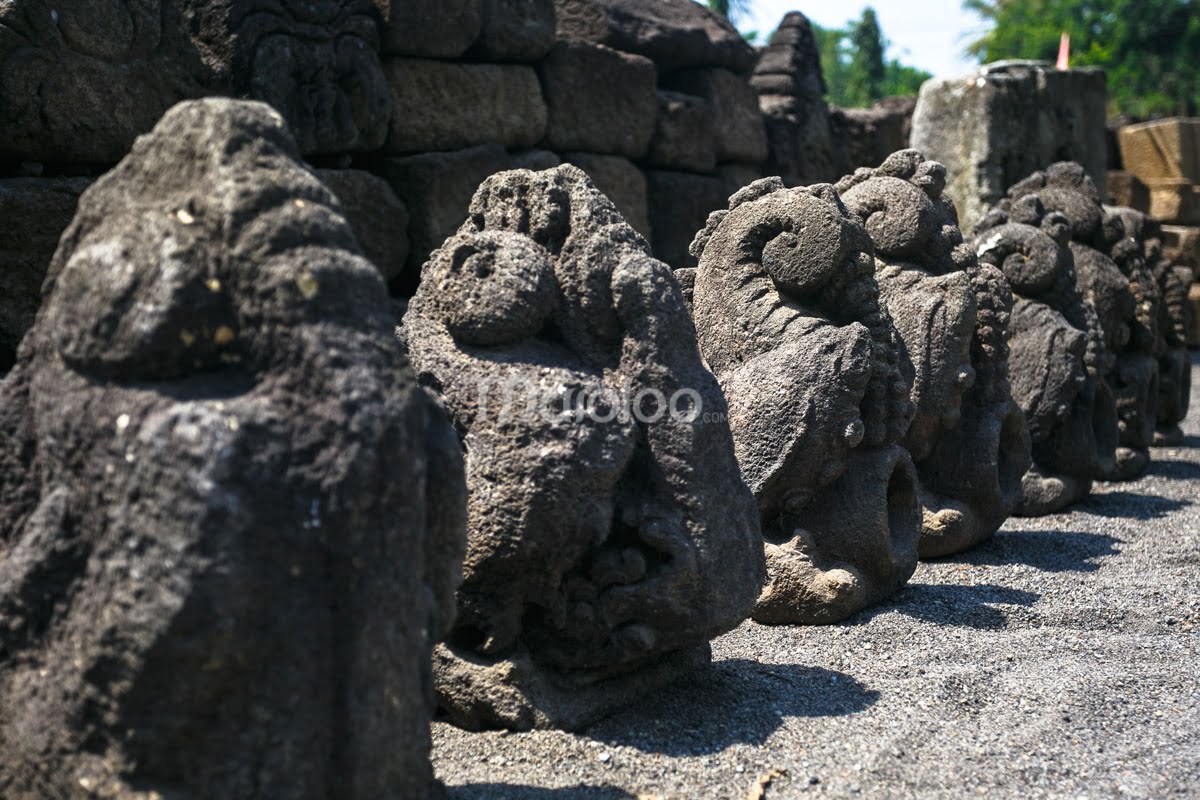 Close-up of ancient stone carvings outside Mendut Temple.