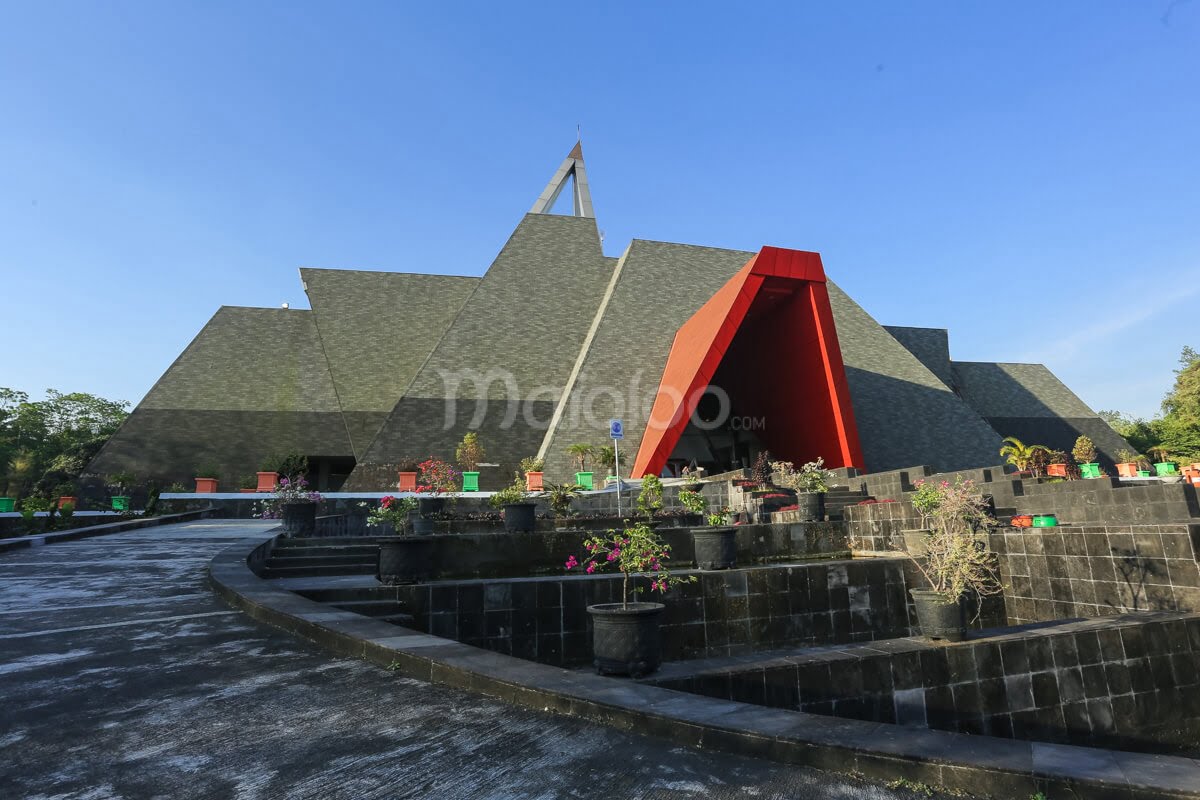 The angled front gateway of Merapi Volcano Museum with colorful flower pots.