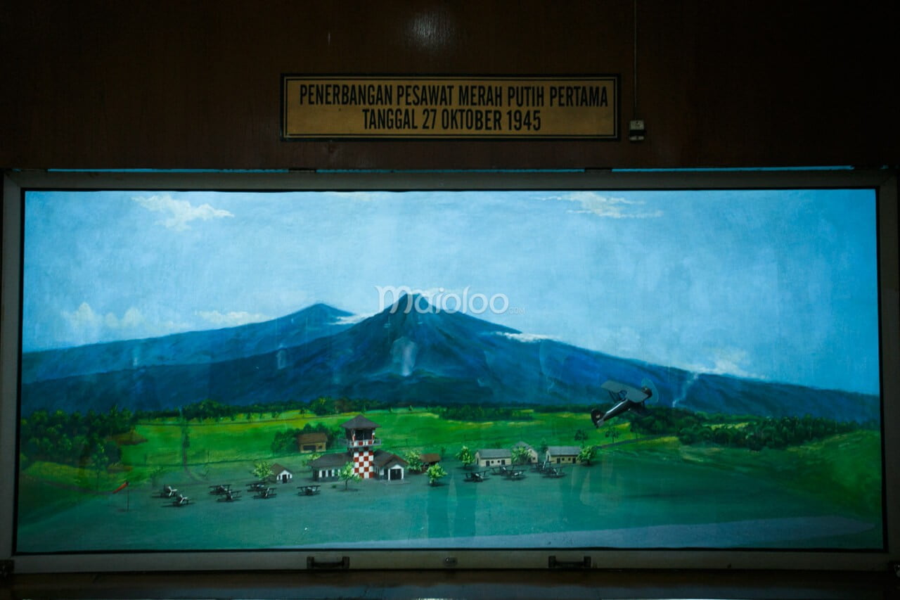 A diorama depicting the first flight of the Indonesian Air Force on October 27, 1945 at the Dirgantara Mandala Museum.