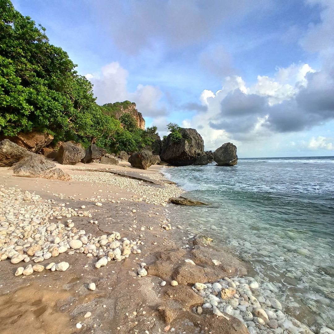 Clear waters and rocky shore of Pringjono Beach.