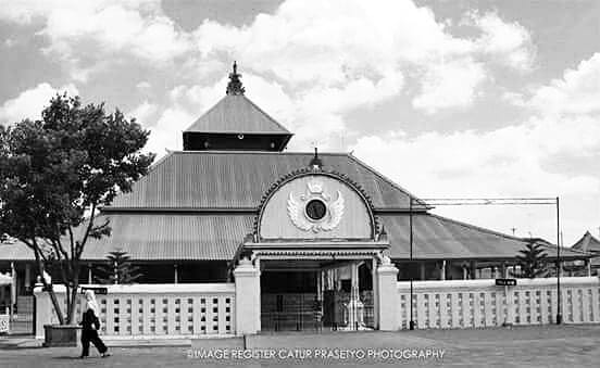 Black and white photo of Gedhe Keraton Yogyakarta Mosque in Yogyakarta.